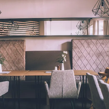 Post Family אונקן