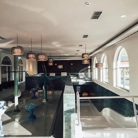 Post Family מלון 4*